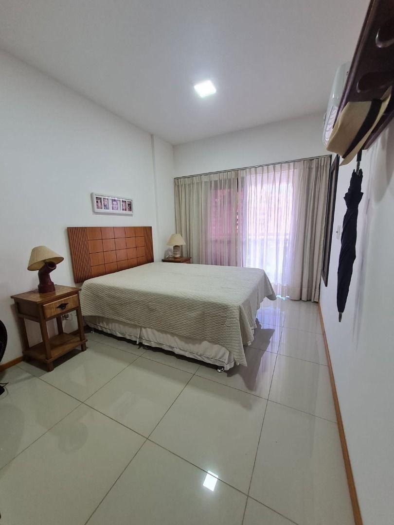 Imagem Apartamento com 4 Quartos à Venda, 131 m²em Camboinhas - Niterói