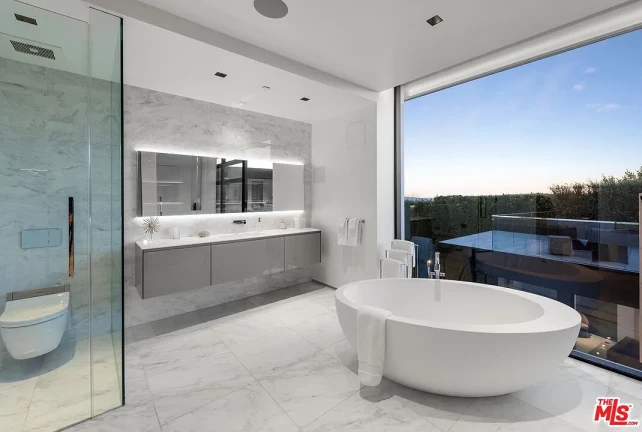 Foto do imóvel: Casa de Condomínio com 6 Quartos à Venda, 933 m²em Alphaville Residencial Um - Barueri