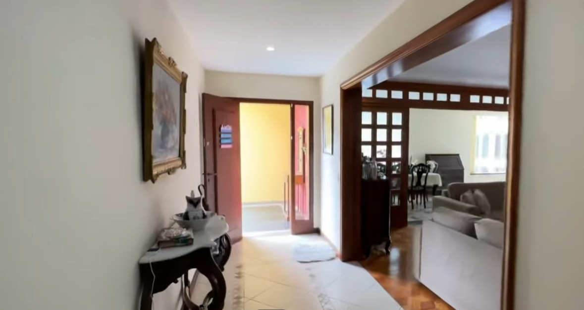 Imagem Casa com 4 Quartos à Venda, 441 m² em Castelanea - Petrópolis