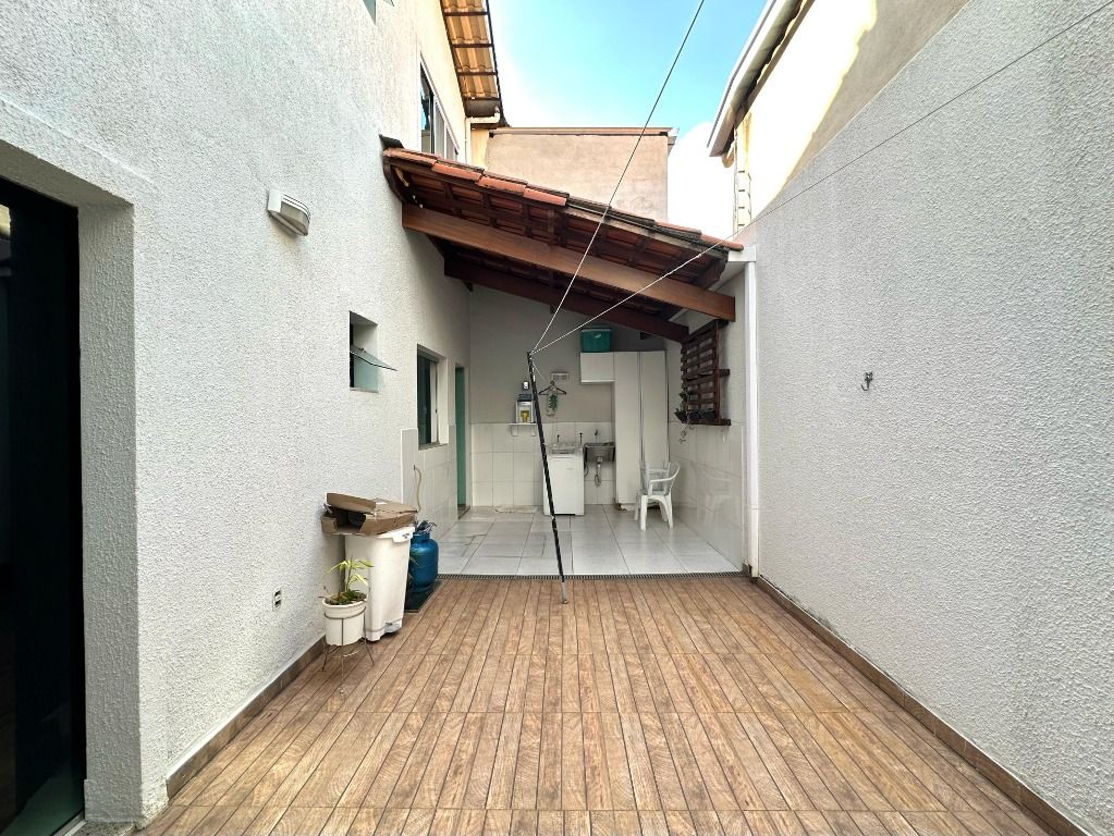 Imagem Casa com 3 Quartos à Venda, 122 m² em Planalto - Belo Horizonte