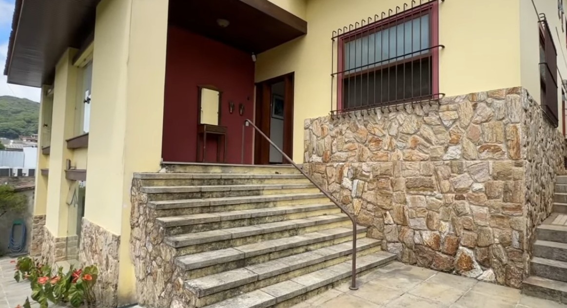 Imagem Casa com 4 Quartos à Venda, 441 m² em Castelanea - Petrópolis