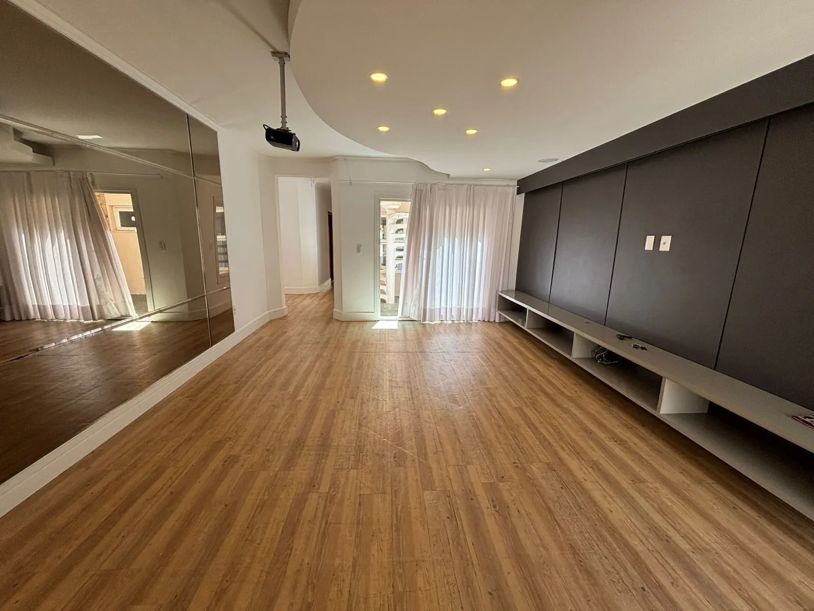 Imagem Casa com 3 Quartos à Venda, 220 metros em Jardim Universo - Mogi das Cruzes