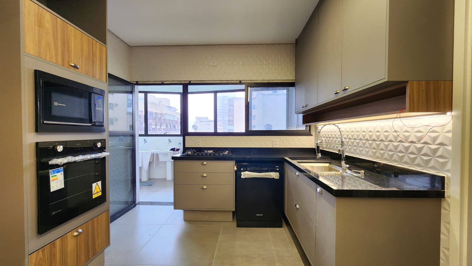 Imagem Apartamento com 4 Quartos à Venda, 251 m²em Pompéia - Santos