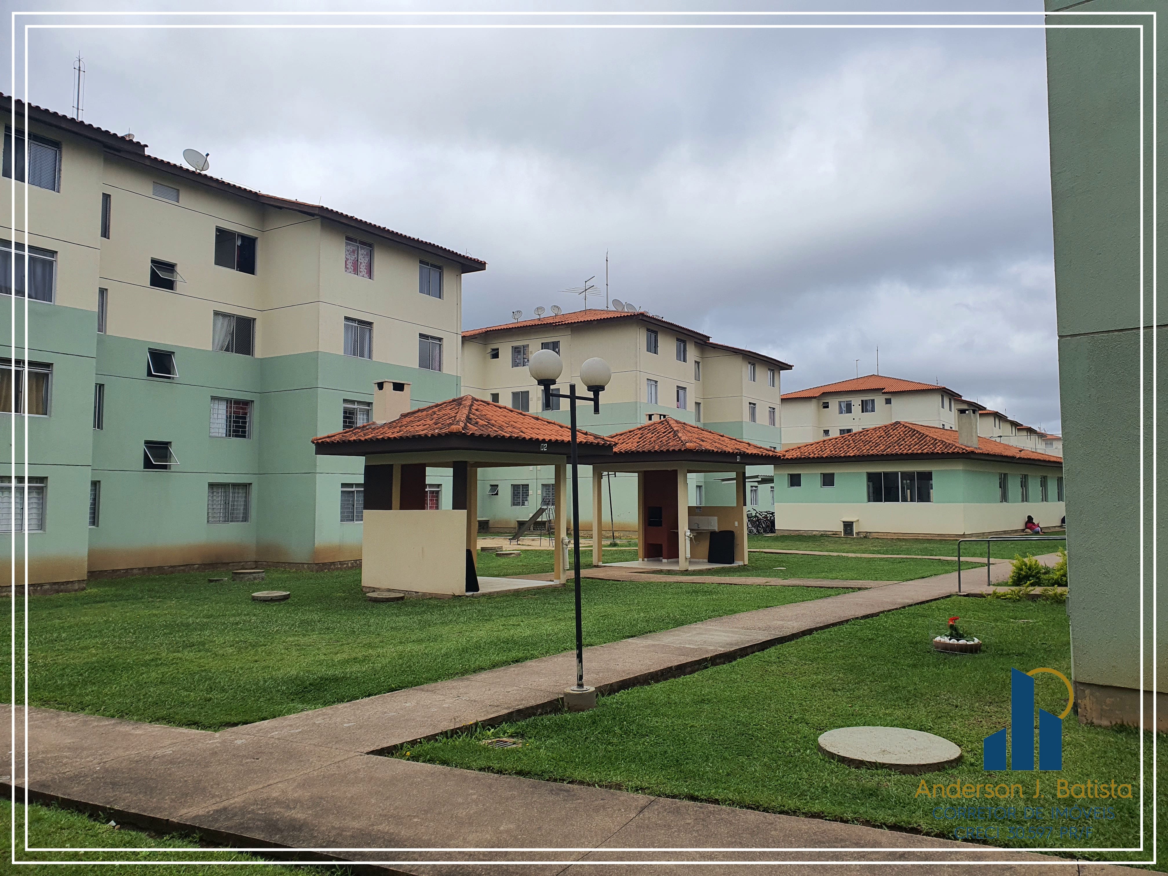Imagem Apartamento com 2 Quartos à Venda, 48 m²em Sítio Cercado - Curitiba