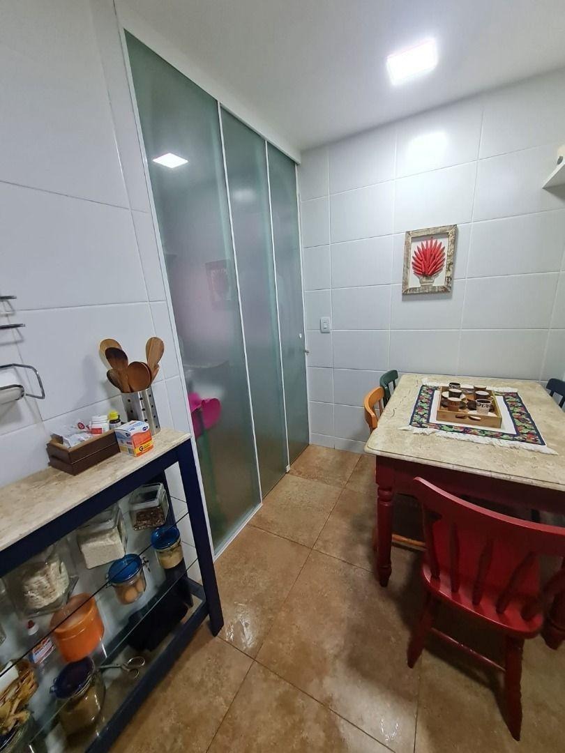 Imagem Apartamento com 4 Quartos à Venda, 131 m²em Camboinhas - Niterói