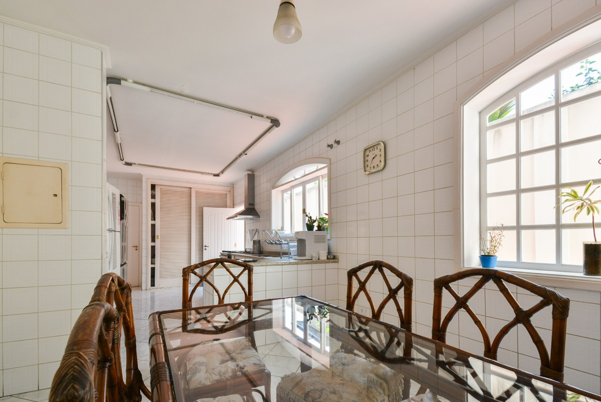 Imagem Casa com 4 Quartos à Venda, 450 m²em Caxingui - São Paulo