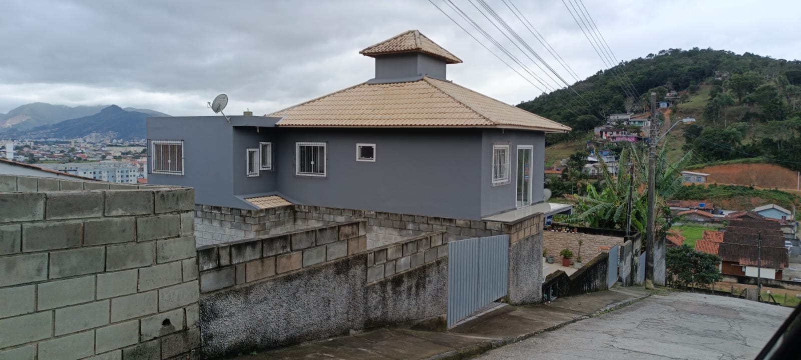 Imagem Sobrado com 4 Quartos à Venda, 250 m²em Fundos - Biguaçu