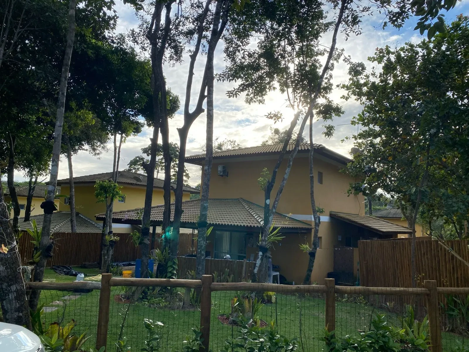 Imagem Casa em Condomínio à venda em Praia do Forte - Açu da Torre - Condomínio fechado com piscina e academia