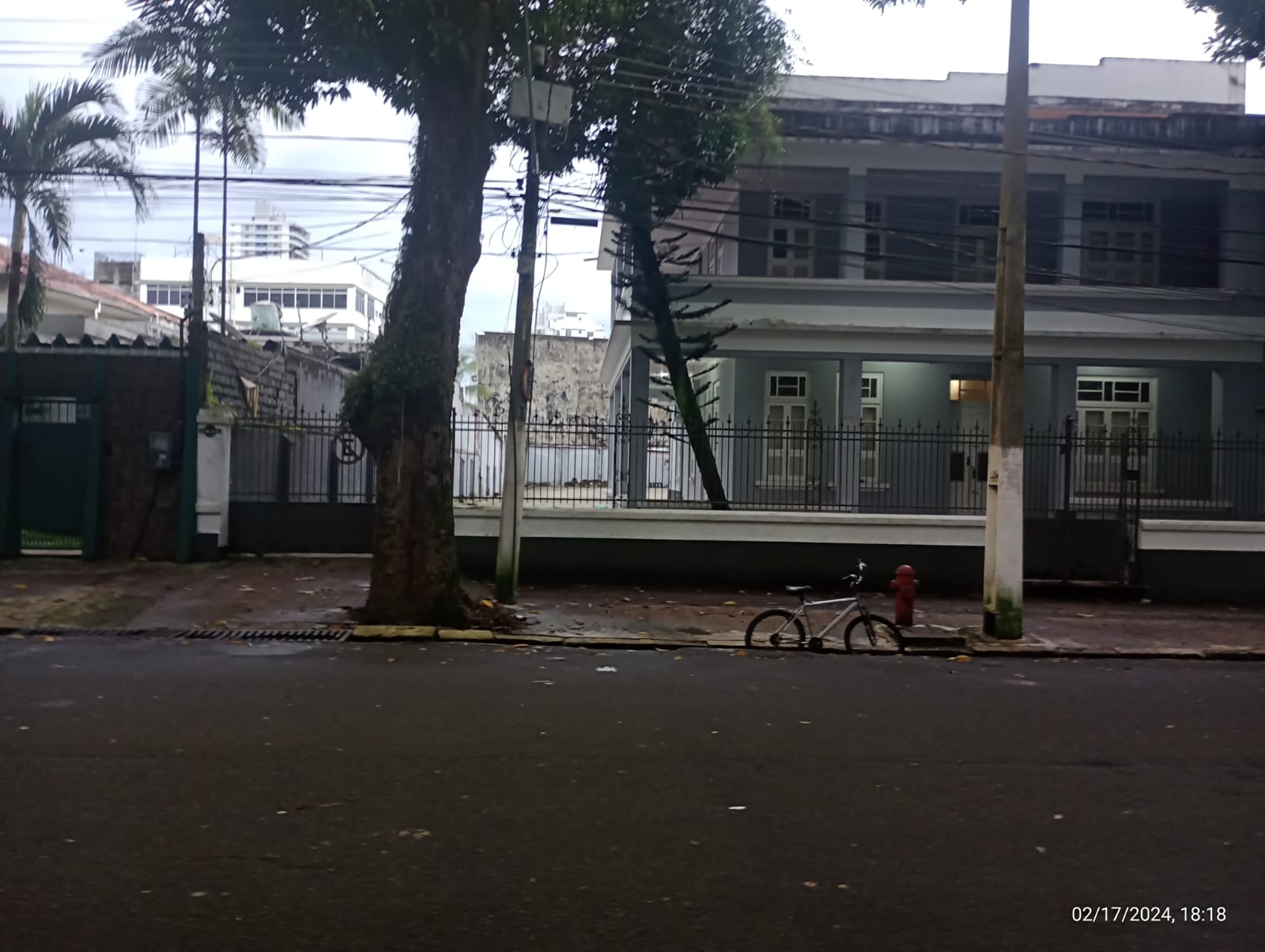 Imagem Sobrado com 5 Quartos para Alugar, 600 m²em Batista Campos - Belém