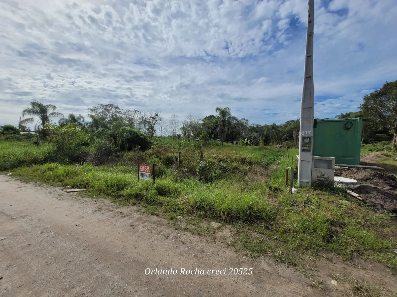 Imagem Terreno à Venda, 360 metros em Barra do Saí - Itapoá