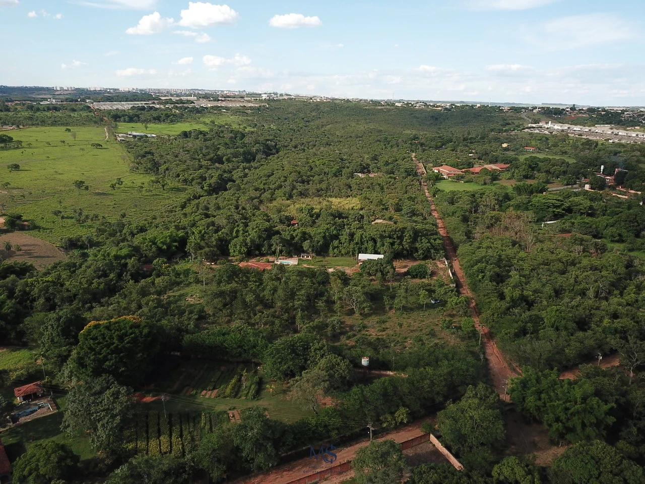 Imagem Fazenda à Venda, 18580 m² em Chácaras Ipanema - Valparaíso de Goiás