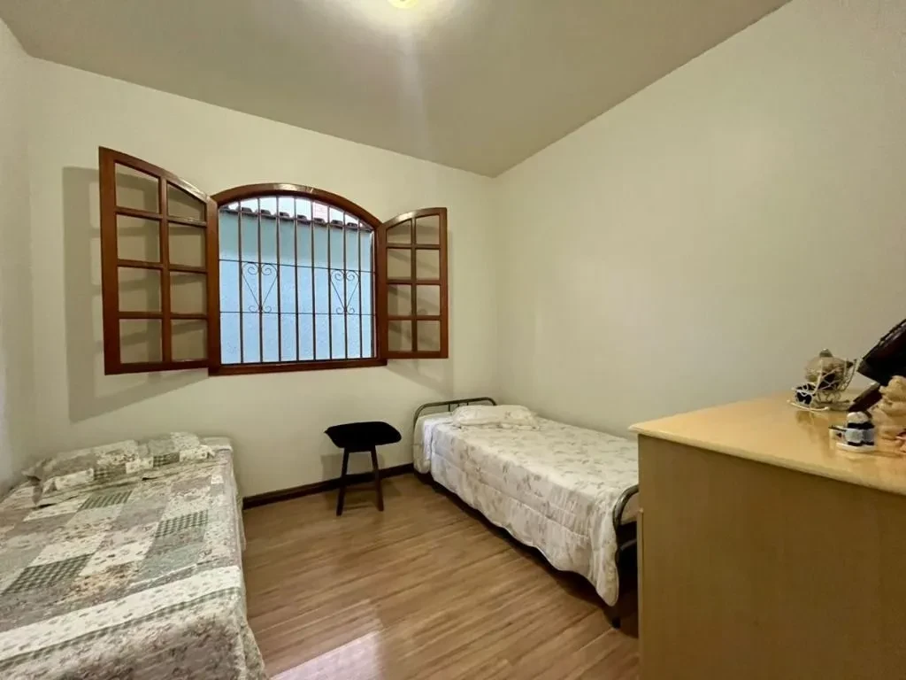 Imagem Casa com 4 Quartos à Venda, 177 m² em Itapoã - Belo Horizonte