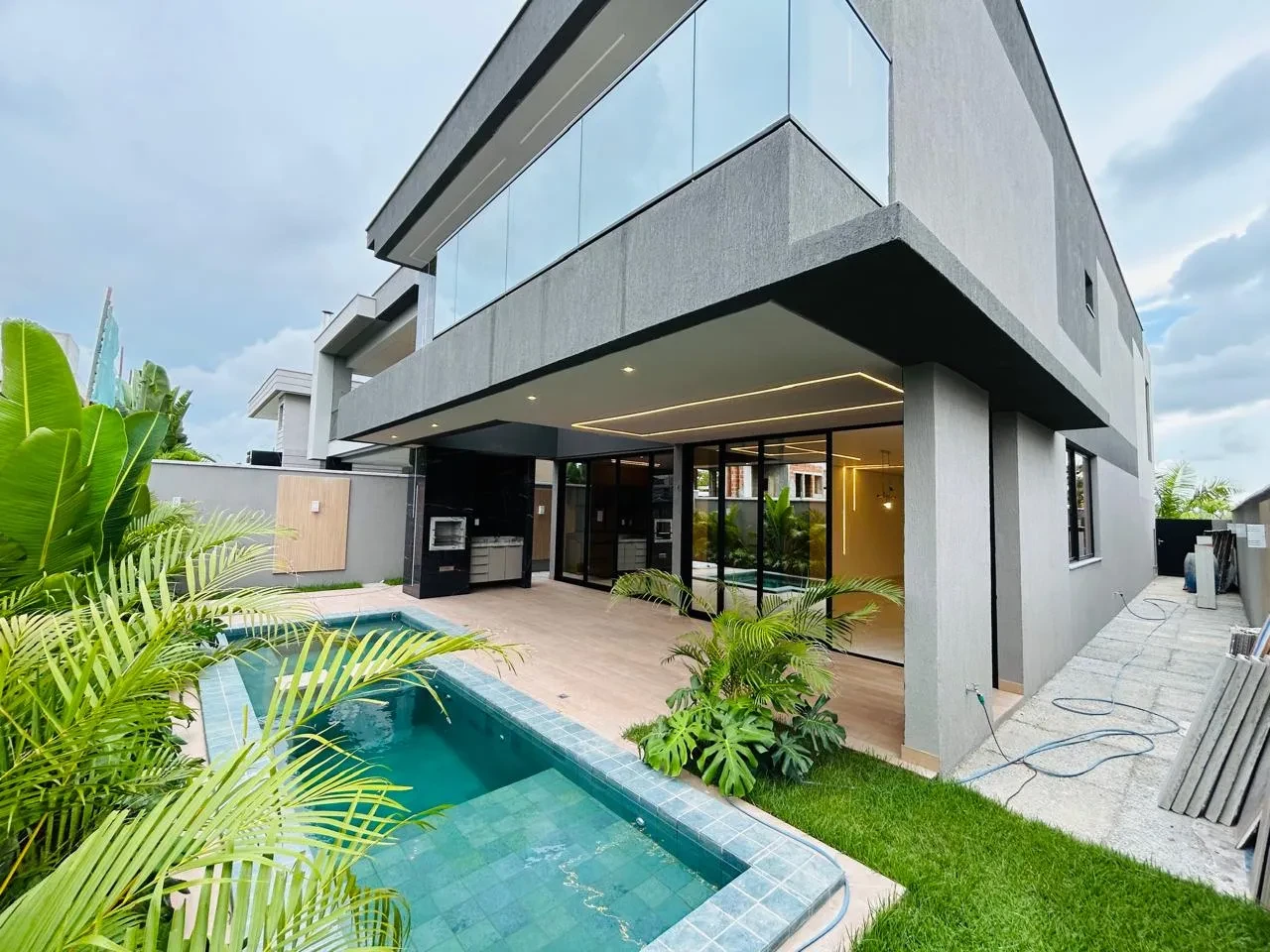Imagem Casa de Condomínio com 4 Quartos à Venda, 317 m² em Centro - Eusébio