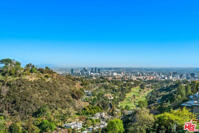 Foto do imóvel: Casa de Condomínio com 6 Quartos à Venda, 933 m²em Alphaville Residencial Um - Barueri