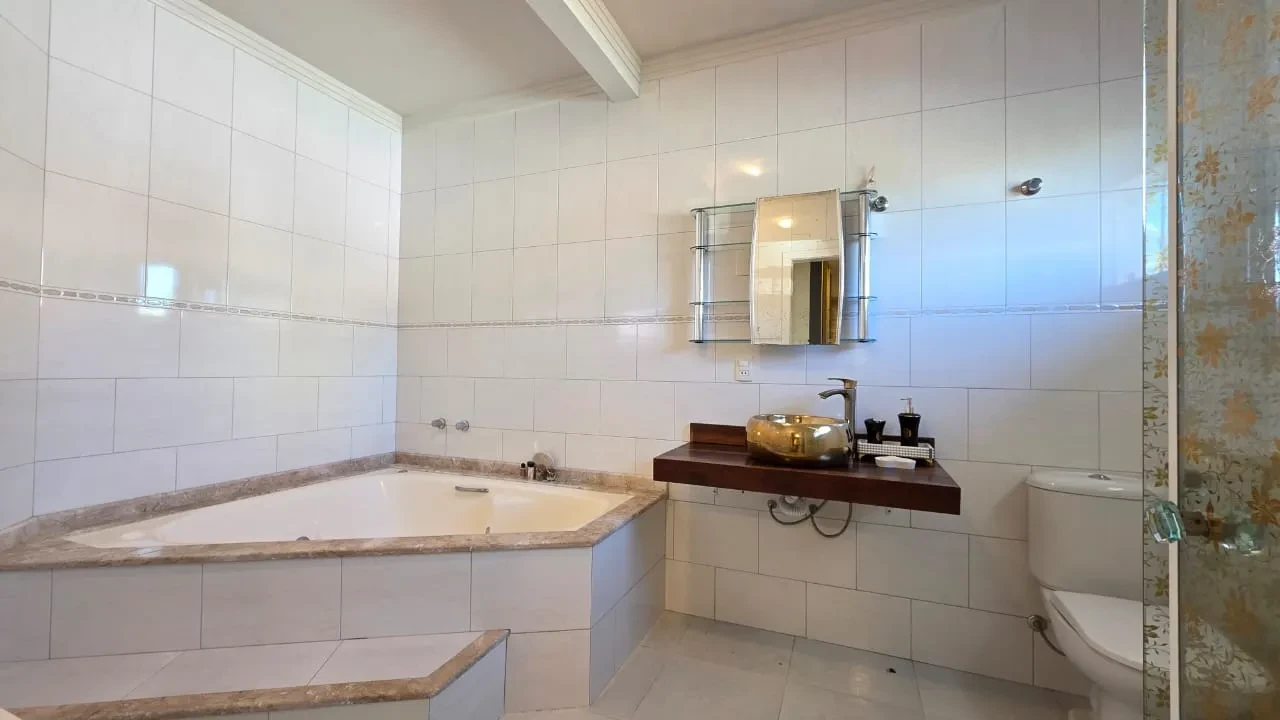 Foto do imóvel: Casa com 4 Quartos à Venda ou Locação, 378 m² em Pedra Branca - Palhoça