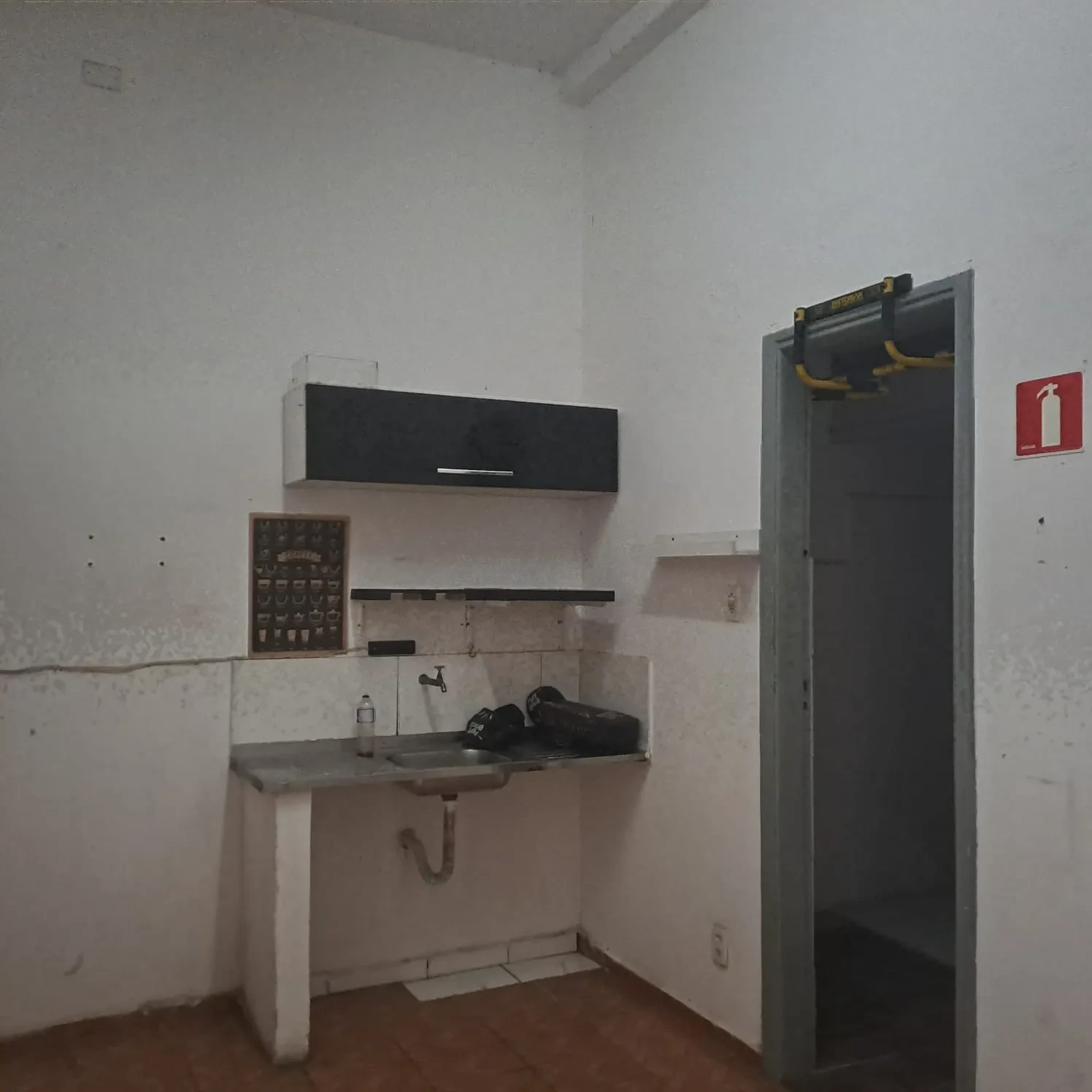 Foto do imóvel: Galpão para Alugar, 250 m² em Vila Mathias - Santos