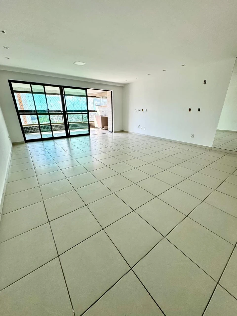 Imagem Apartamento com 5 Quartos para Alugar, 207 m² em Monteiro - Recife