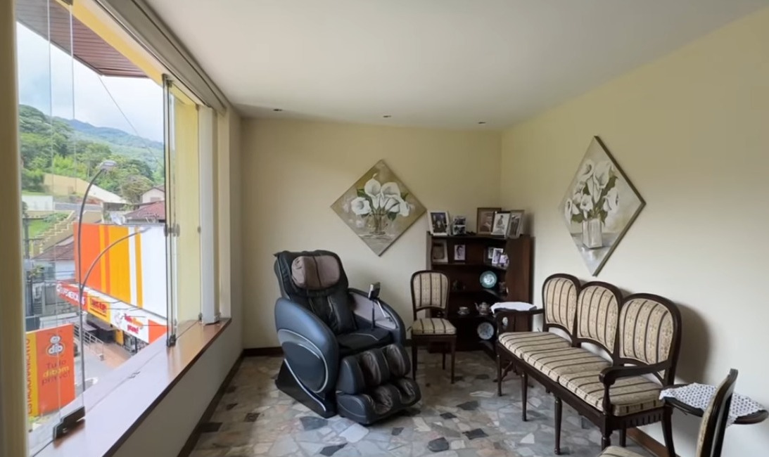 Imagem Casa com 4 Quartos à Venda, 441 m² em Castelanea - Petrópolis