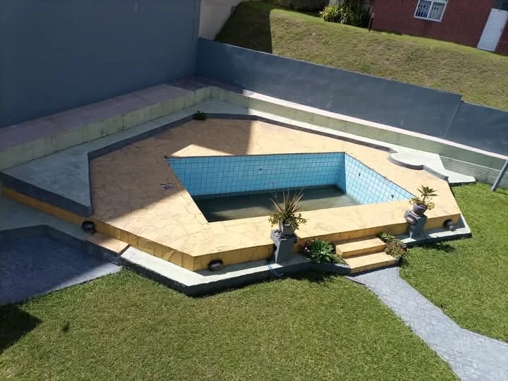 Foto do imóvel: Sobrado com 6 Quartos à Venda, 240 m² em Floresta - Joinville