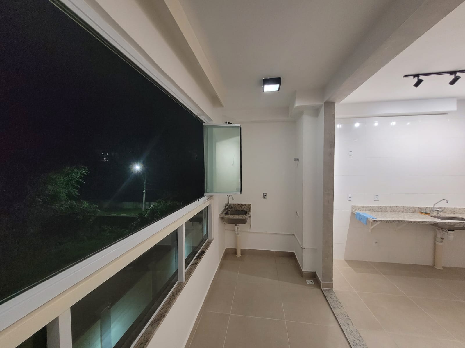 Imagem Apartamento com 2 Quartos para Alugar, 63 m²em Buraquinho - Lauro de Freitas