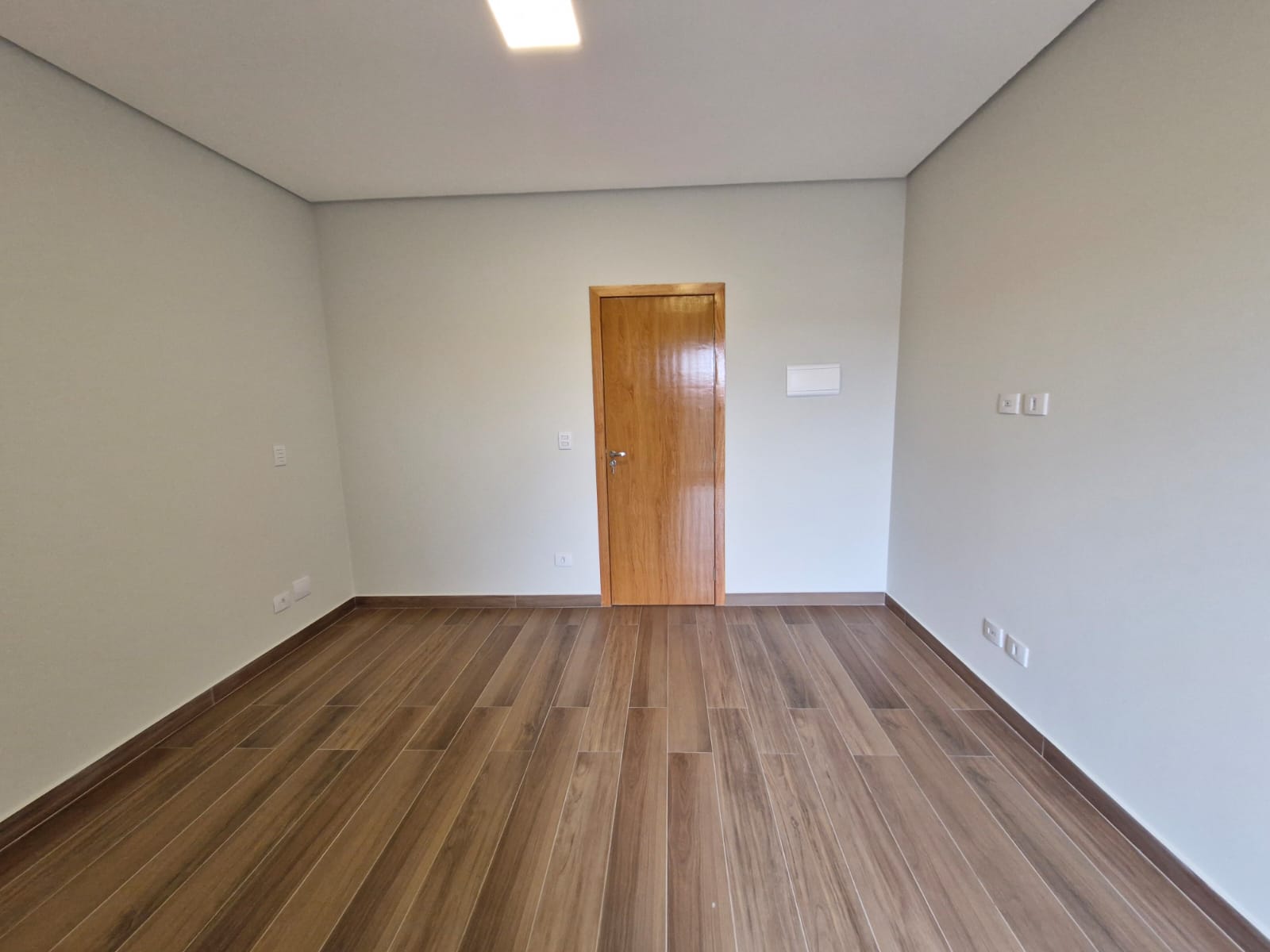Imagem Sobrado com 3 Quartos à Venda, 193 m²em Jardim Santo Elias - São Paulo