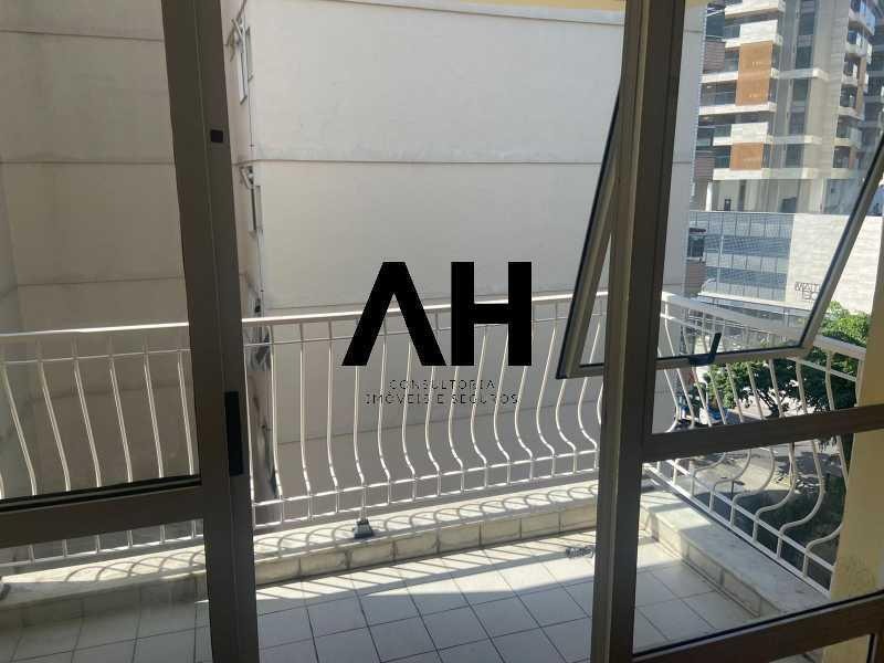 Apartamento com 2 Quartos à Venda, em Laranjeiras - Rio de Janeiro