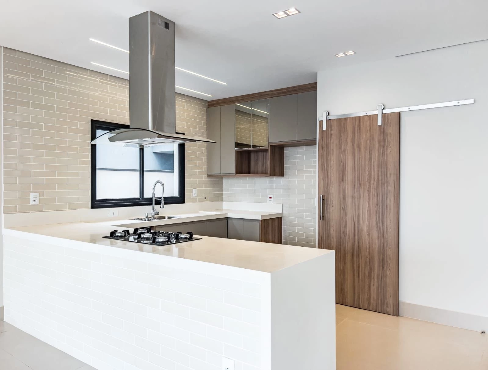 Foto do imóvel: Sobrado com 3 Quartos à Venda, 31.900 m² em Nações - Valinhos