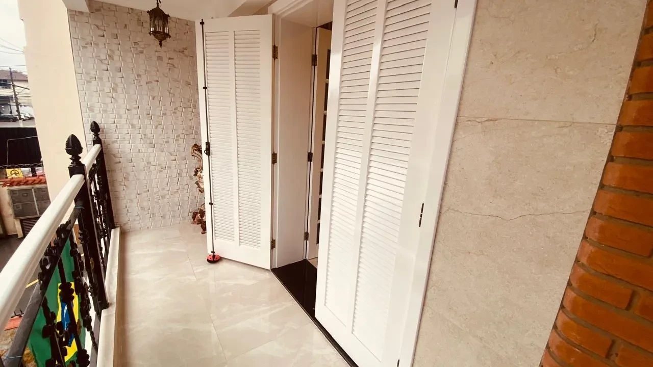 Imagem Sobrado com 4 Quartos à Venda, 214 m² em Encruzilhada - Santos