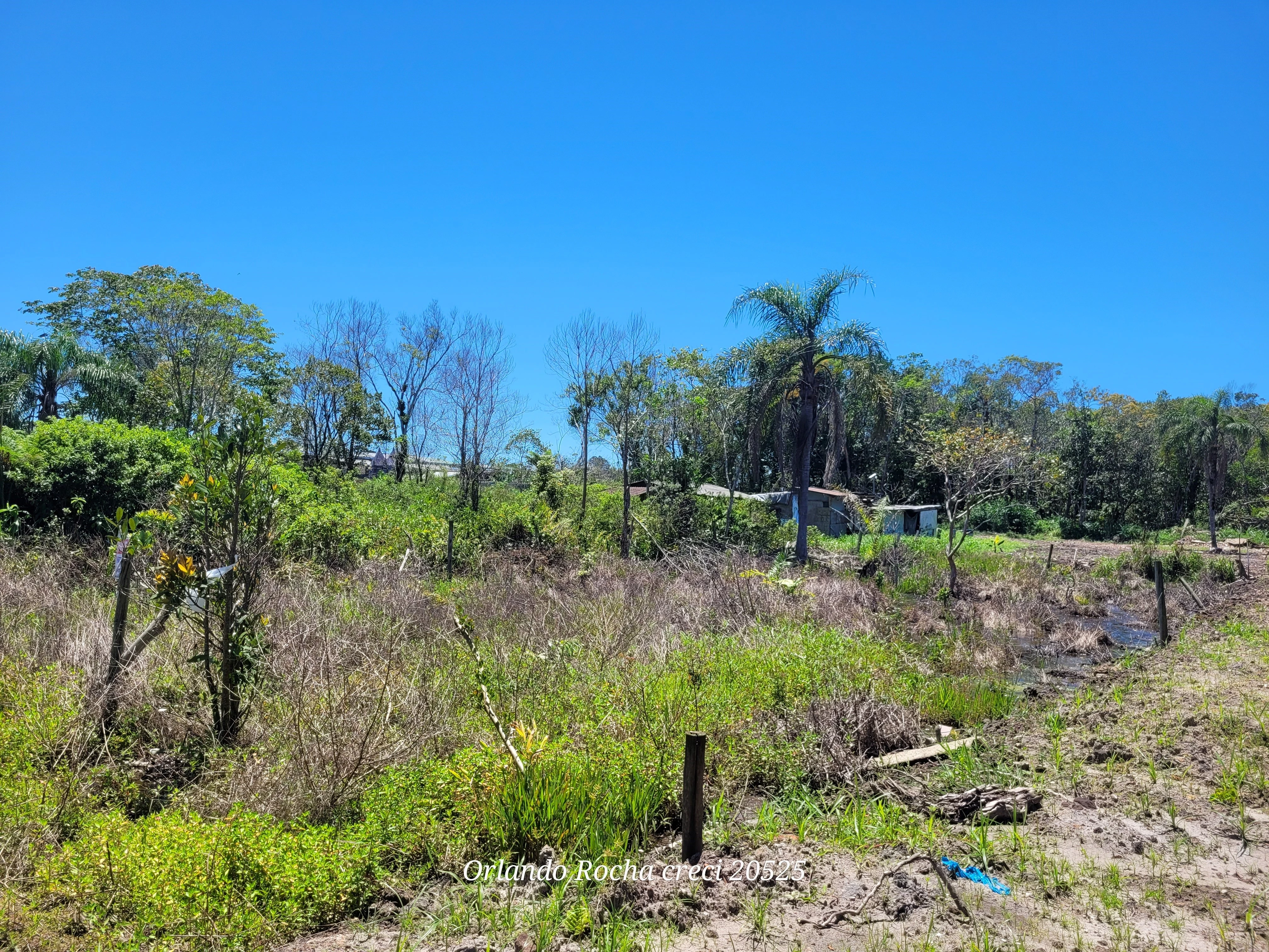 Foto do imóvel: Terreno à Venda, 360 m² em Barra do Saí - Itapoá