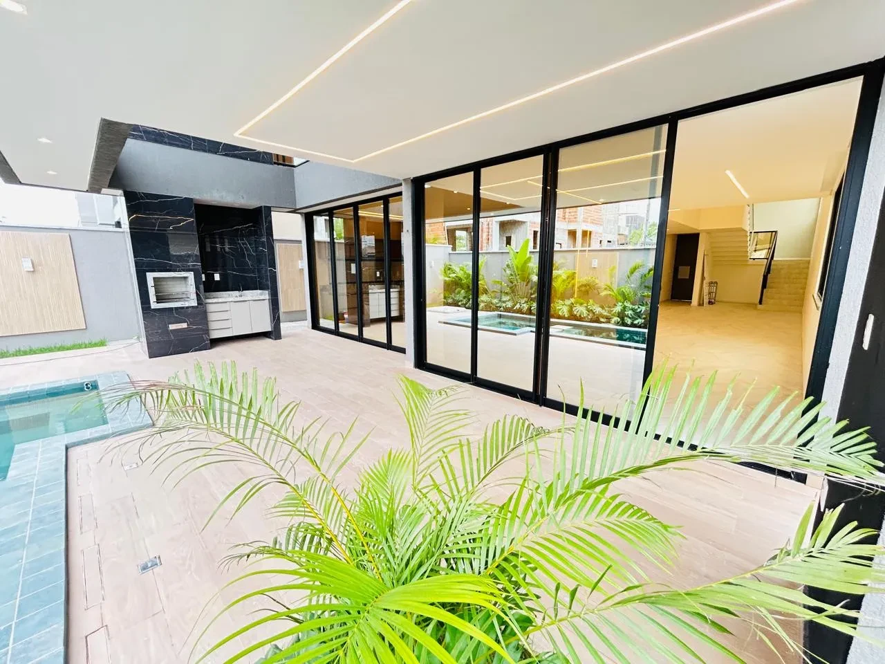 Imagem Casa de Condomínio com 4 Quartos à Venda, 317 m² em Centro - Eusébio