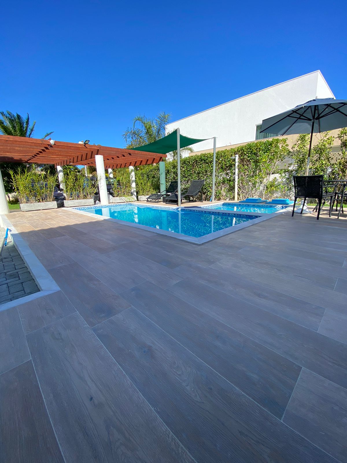 Imagem Casa de Condomínio com 5 Quartos para Alugar, 190 m²em Busca Vida (Abrantes) - Camaçari