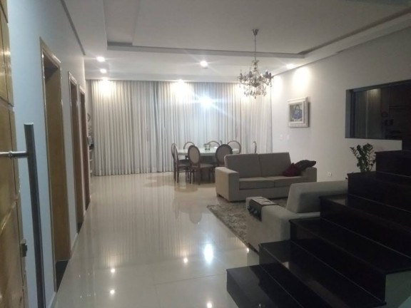 Casa com 5 Quartos à Venda, 350 m² em Centro - Poços de Caldas