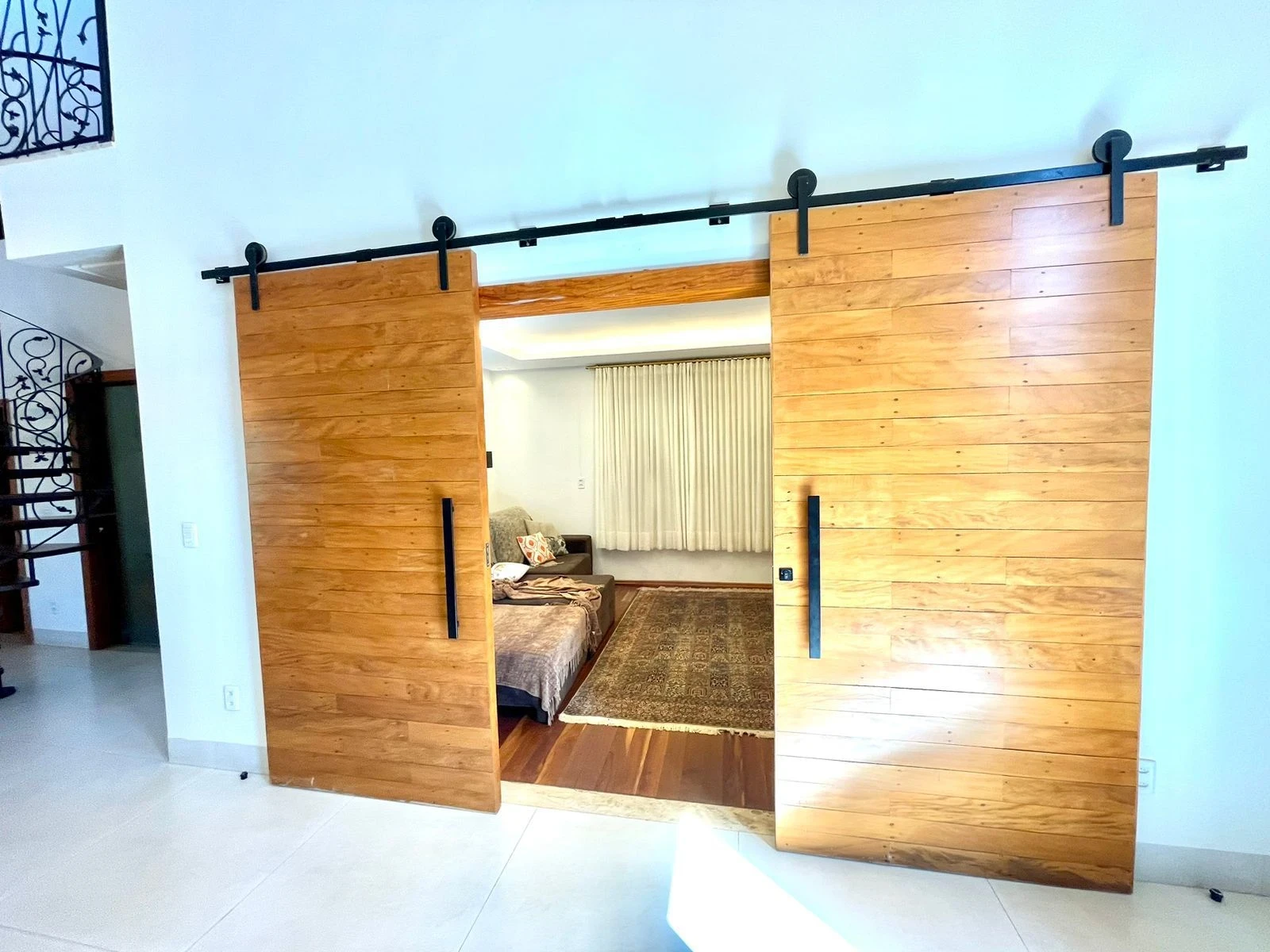 Imagem Casa de Condomínio com 4 Quartos para Alugar, 250 m² em Jardins Munique - Goiânia