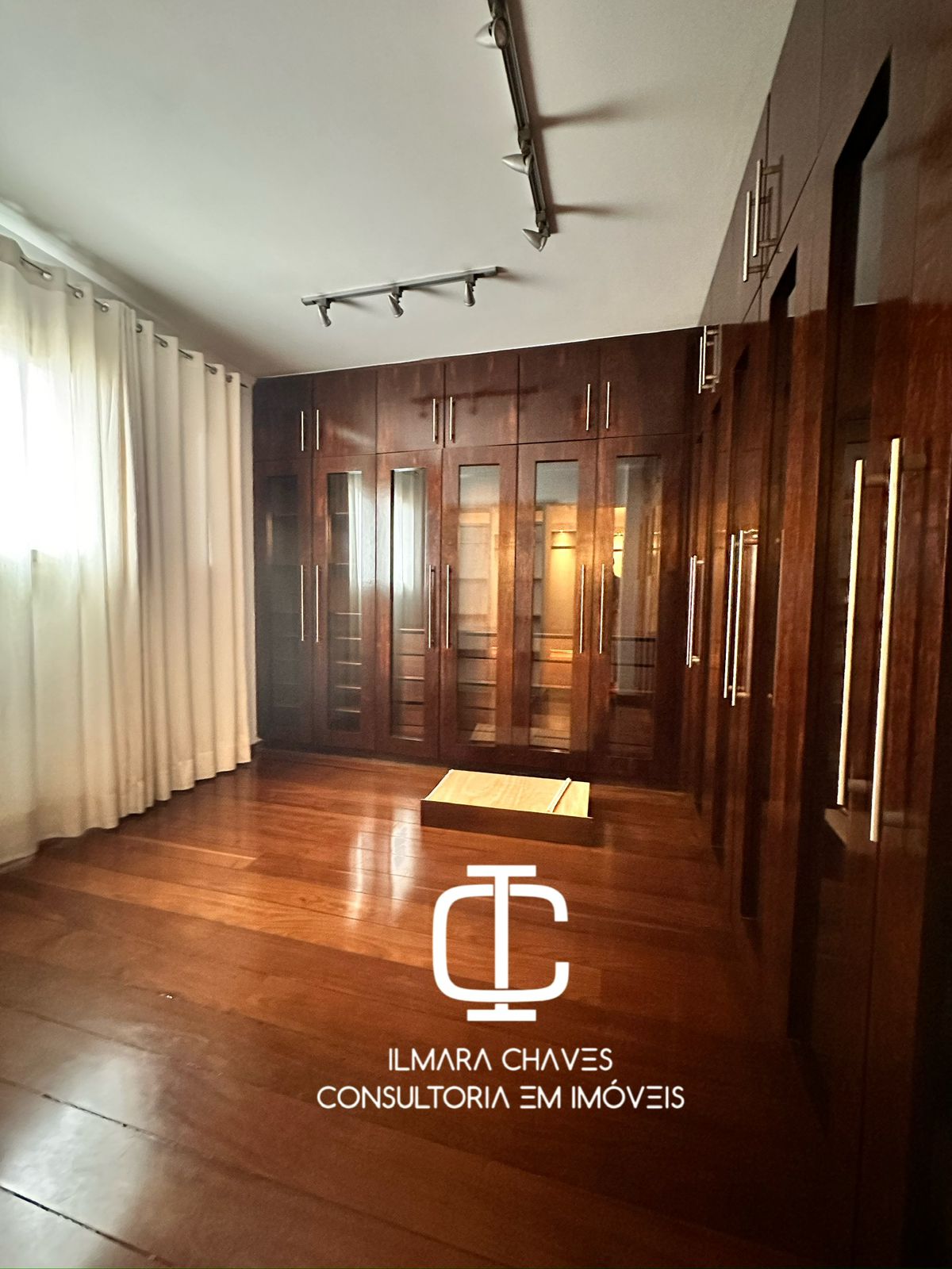 Imagem Apartamento com 3 Quartos à Venda, 178 m²em Setor Oeste - Goiânia