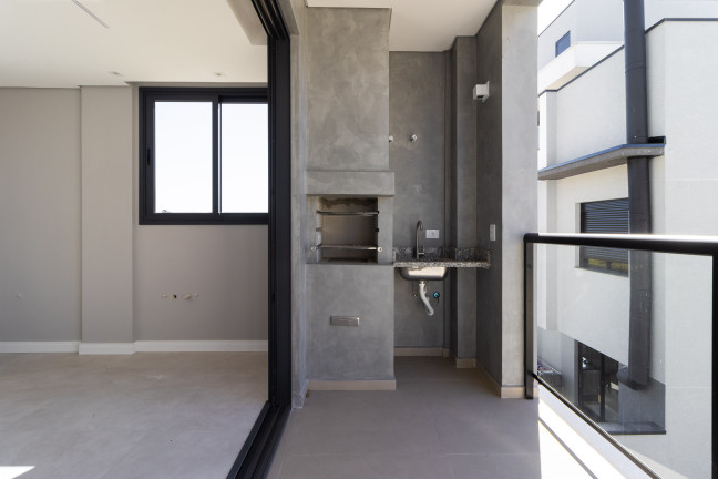 Imagem Sobrado com 3 Quartos à Venda, 300 m² em Santa Cândida - Curitiba