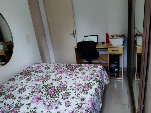 Imagem Apartamento com 2 Quartos à Venda,  em Jardim Mirna - Taboão da Serra
