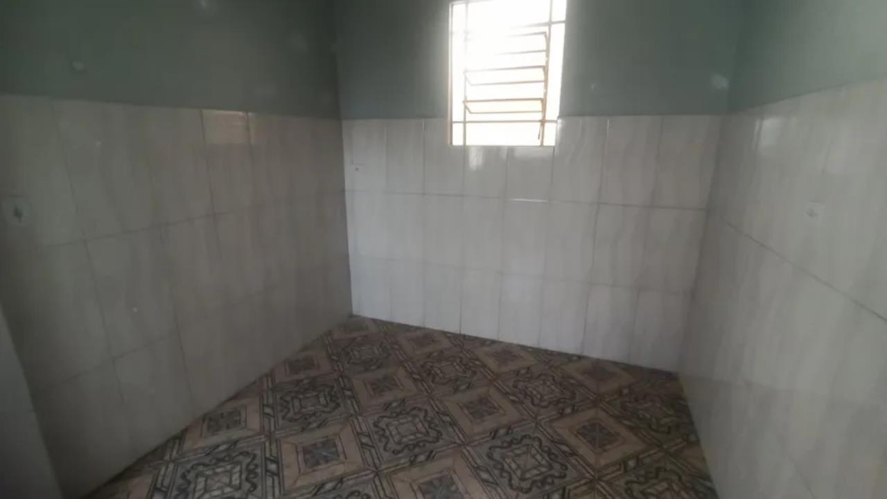 Imagem Casa com 2 Quartos para Alugar, 400 m²em Vila Leopoldina - Duque de Caxias