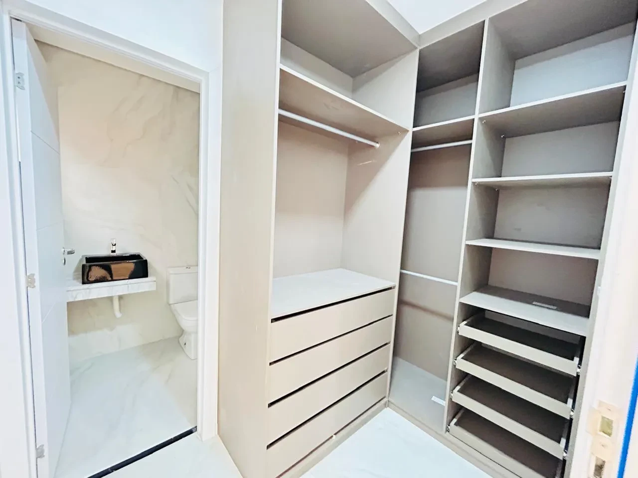 Imagem Casa de Condomínio com 4 Quartos à Venda, 317 m² em Centro - Eusébio