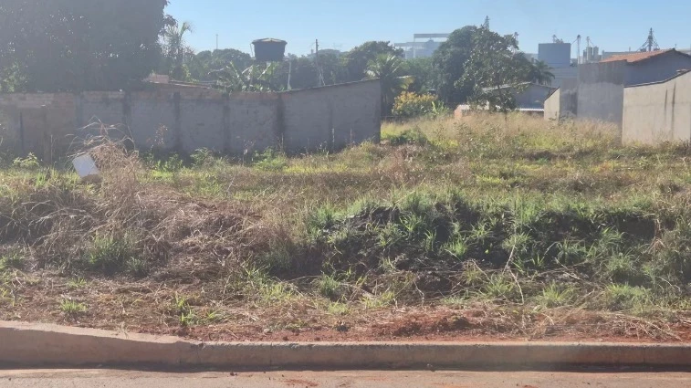 Imagem Terreno à Venda, 749 m² em Jardim Cristal - Aparecida de Goiânia