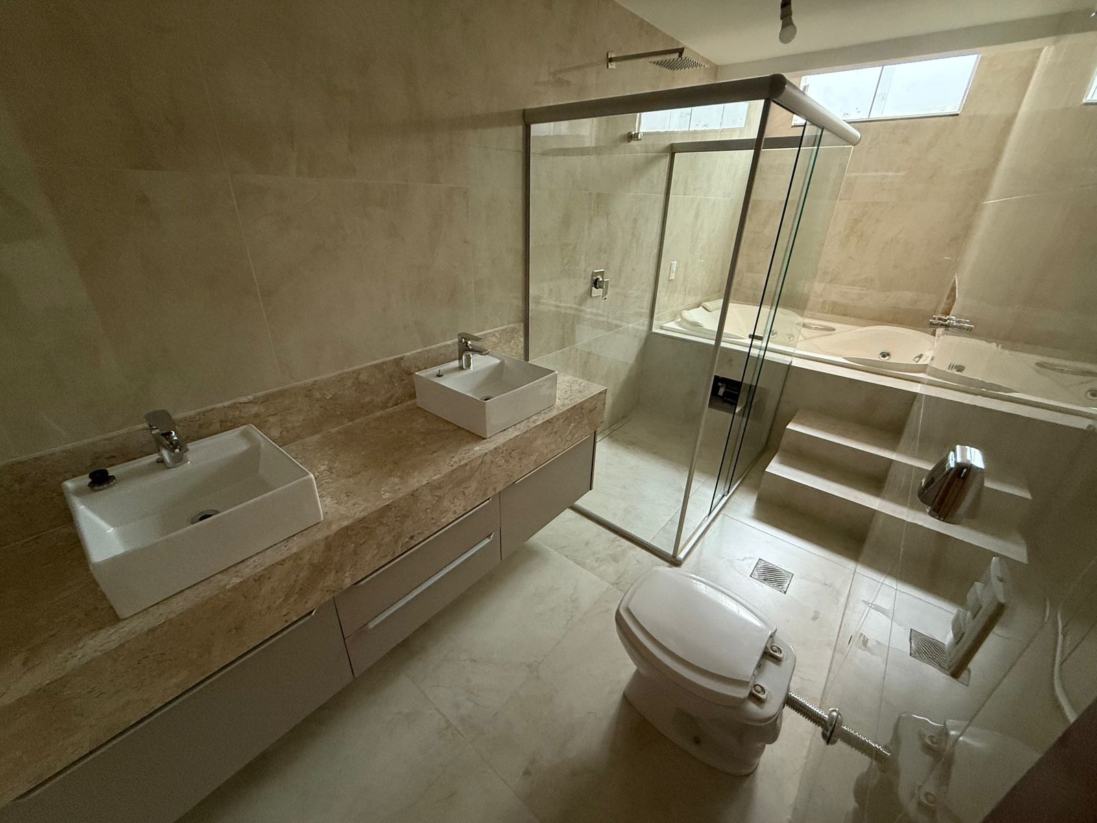 Imagem Casa com 4 Quartos à Venda, 368 m² em Loteamento Portal do Sol I - Goiânia