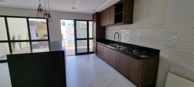 Foto do imóvel: Sobrado com 3 Quartos à Venda, 151 m² em Parque Esplanada III - Valparaíso de Goiás