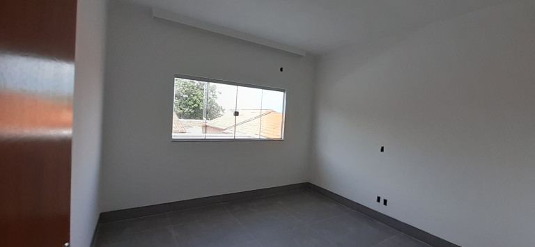 Imagem Sobrado com 3 Quartos à Venda,  em Setor Criméia Leste - Goiânia