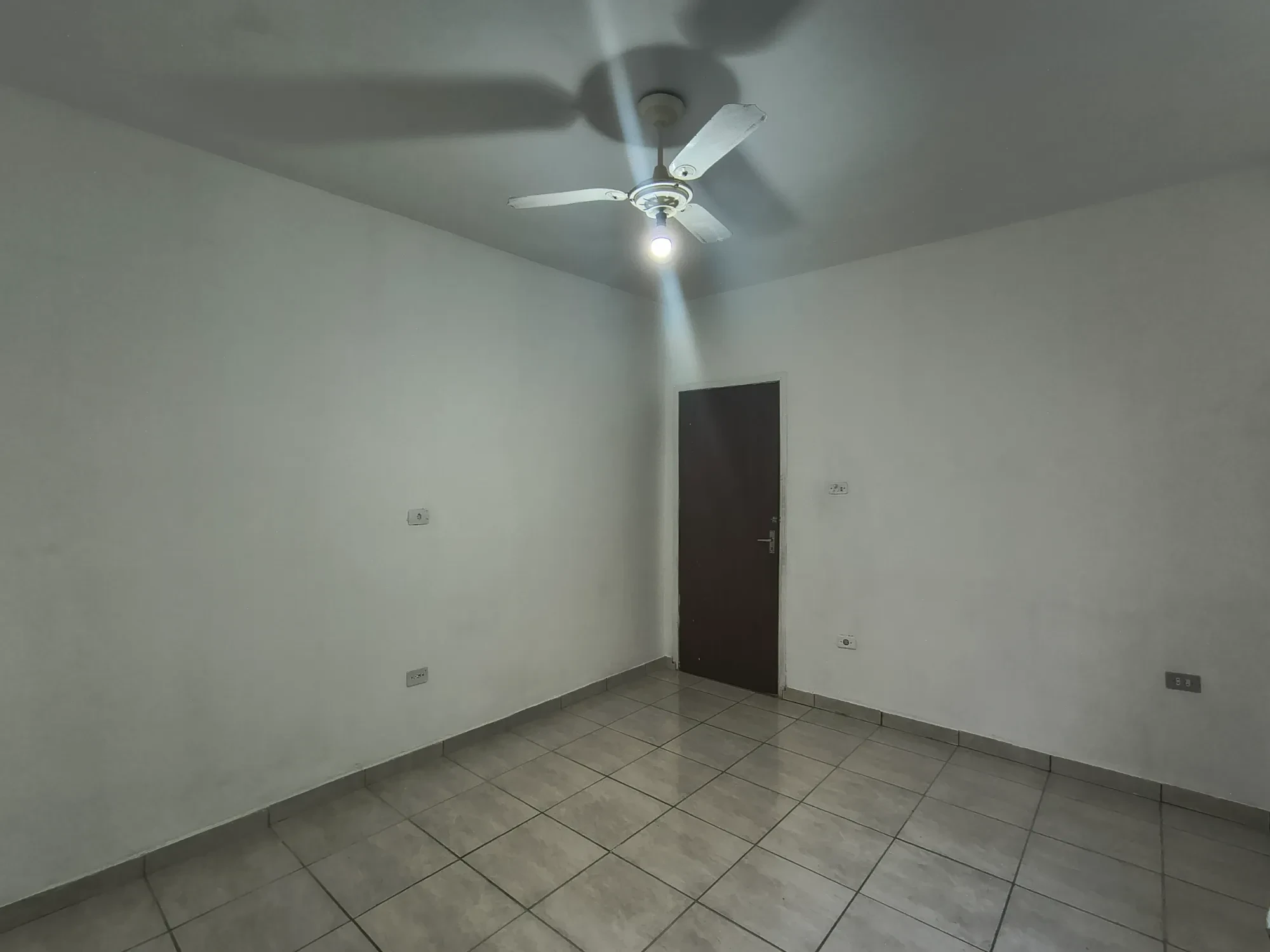 Imagem Casa com 2 Quartos para Alugar, 69 m² em Parque Santo Antônio - Jacareí