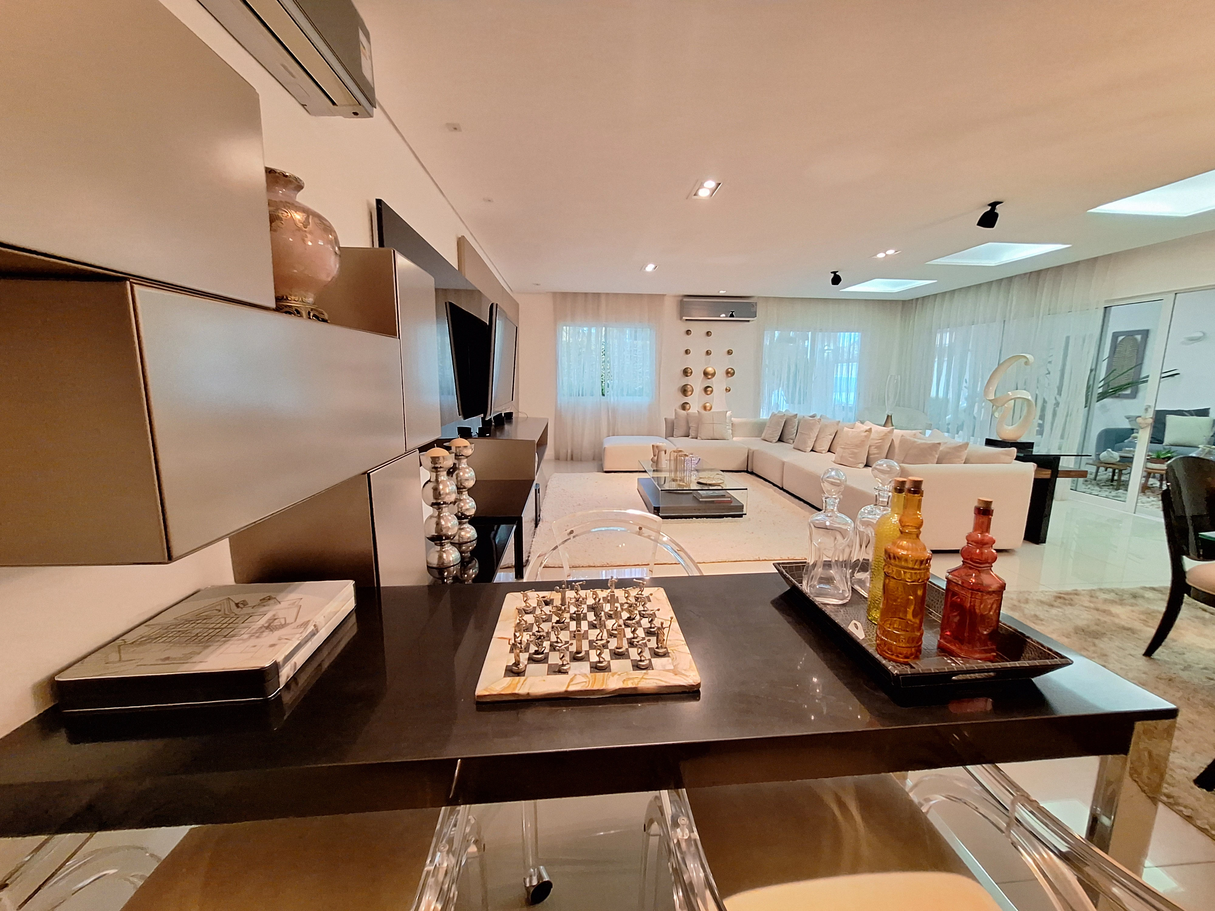 Imagem Casa de Condomínio com 4 Quartos à Venda, 242 m² em De Lourdes - Fortaleza