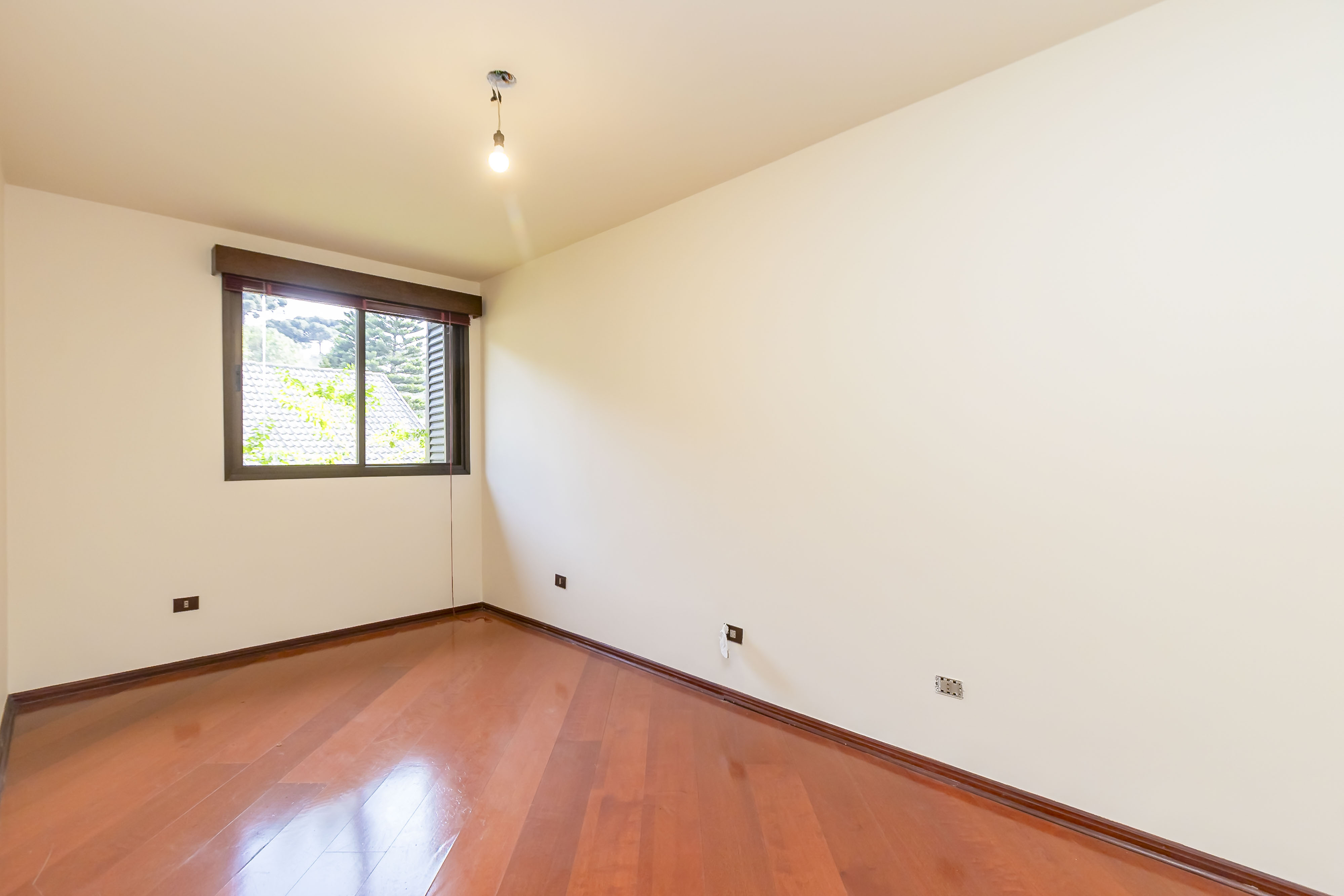 Foto do imóvel: Sobrado com 3 Quartos à Venda, 278 m² em Vista Alegre - Curitiba