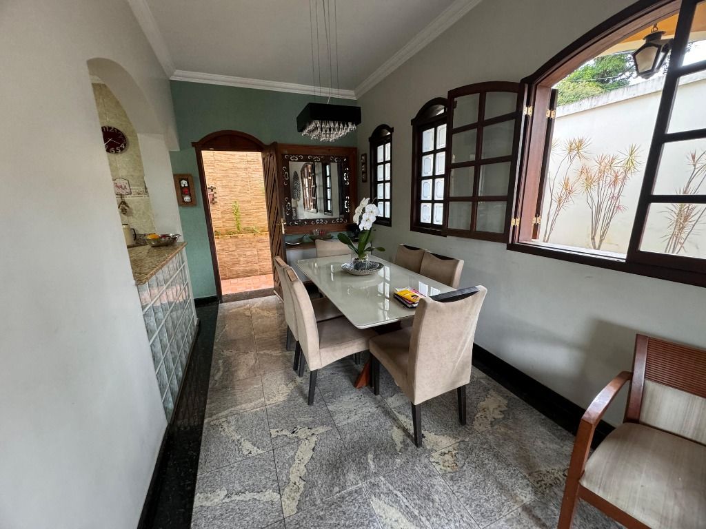 Imagem Casa com 4 Quartos à Venda, 249 m² em Tijuca - Contagem