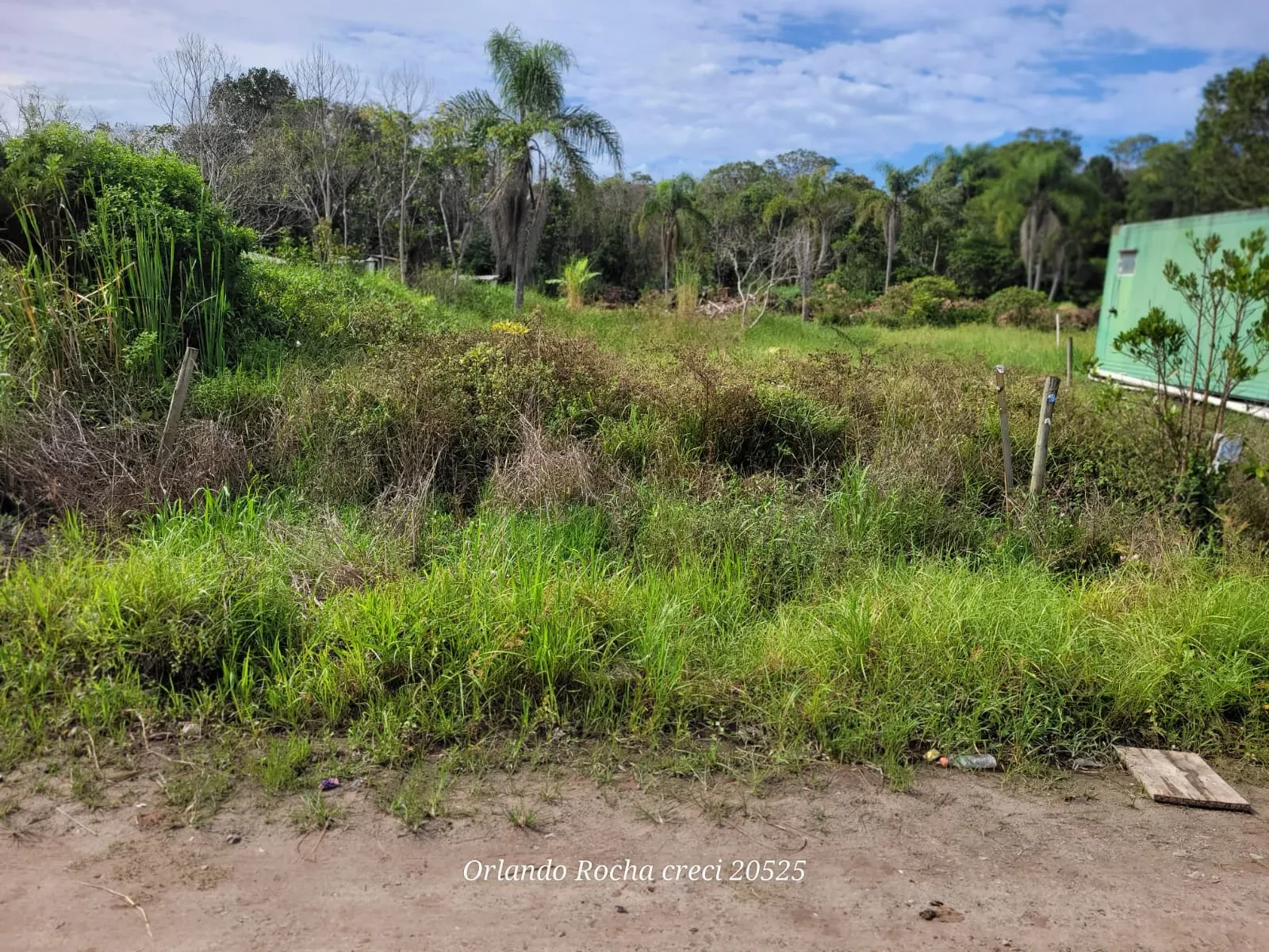 Imagem Terreno à Venda, 360 metros em Barra do Saí - Itapoá