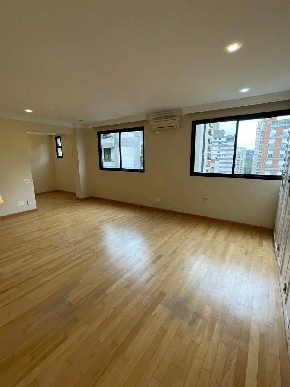 Imagem Apartamento com 3 Quartos à Venda, 209 m² em Itaim Bibi - São Paulo