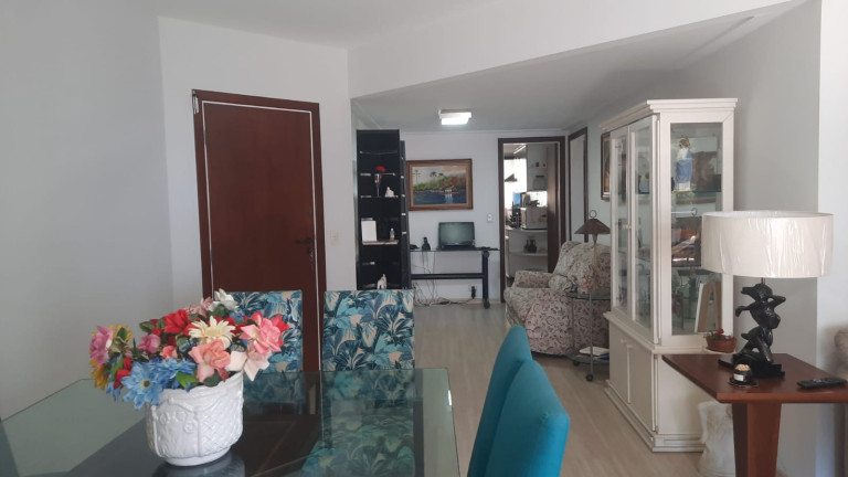 Apartamento com 3 Quartos para Alugar, 135 m²em Pitangueiras - Guarujá