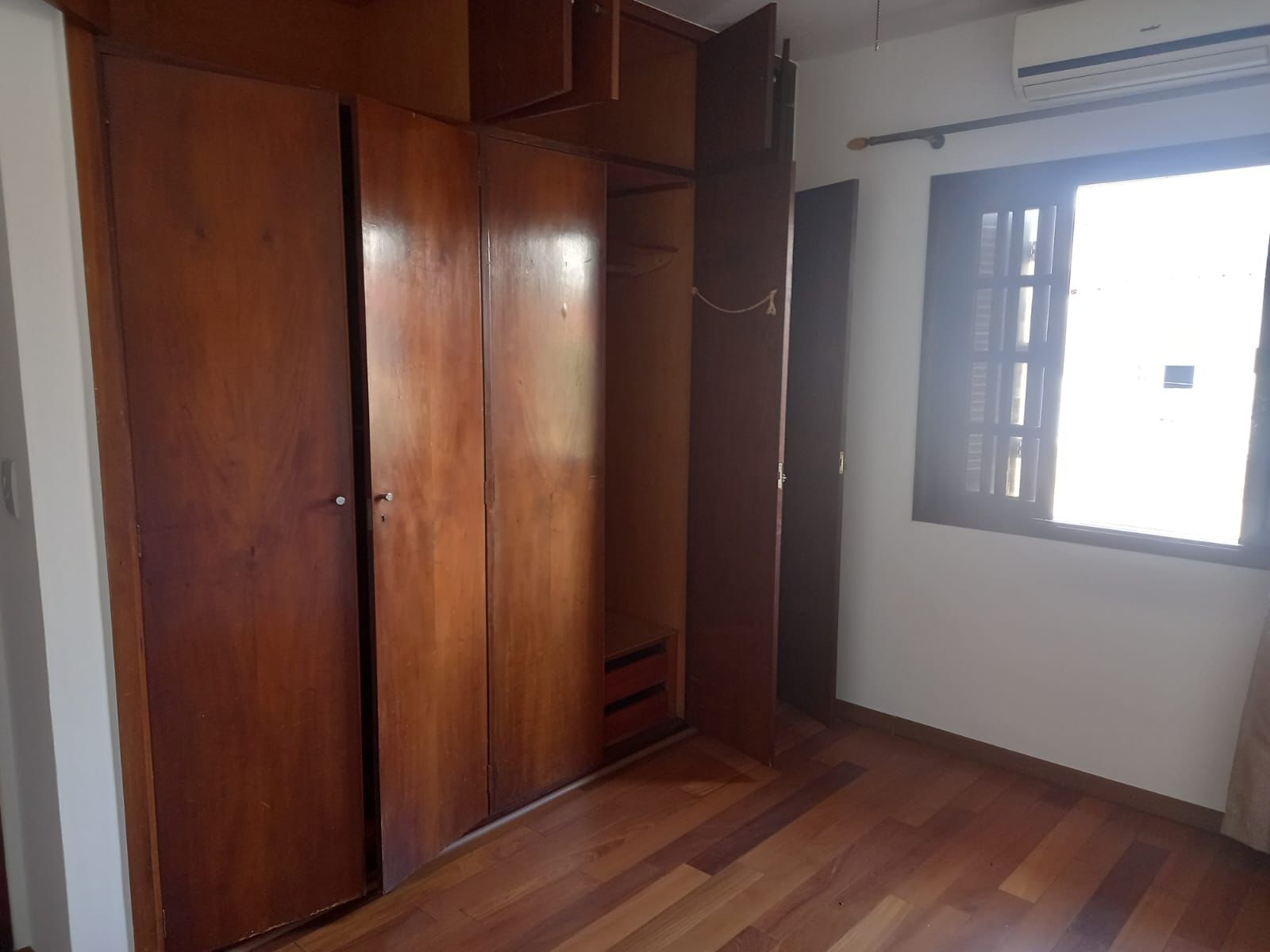 Imagem Sobrado com 3 Quartos à Venda, 181 m²em Jardim Prudência - São Paulo